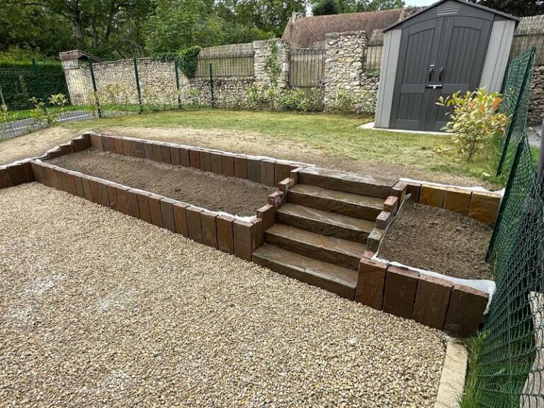 Escalier et murs de soutènement en pierre naturelle